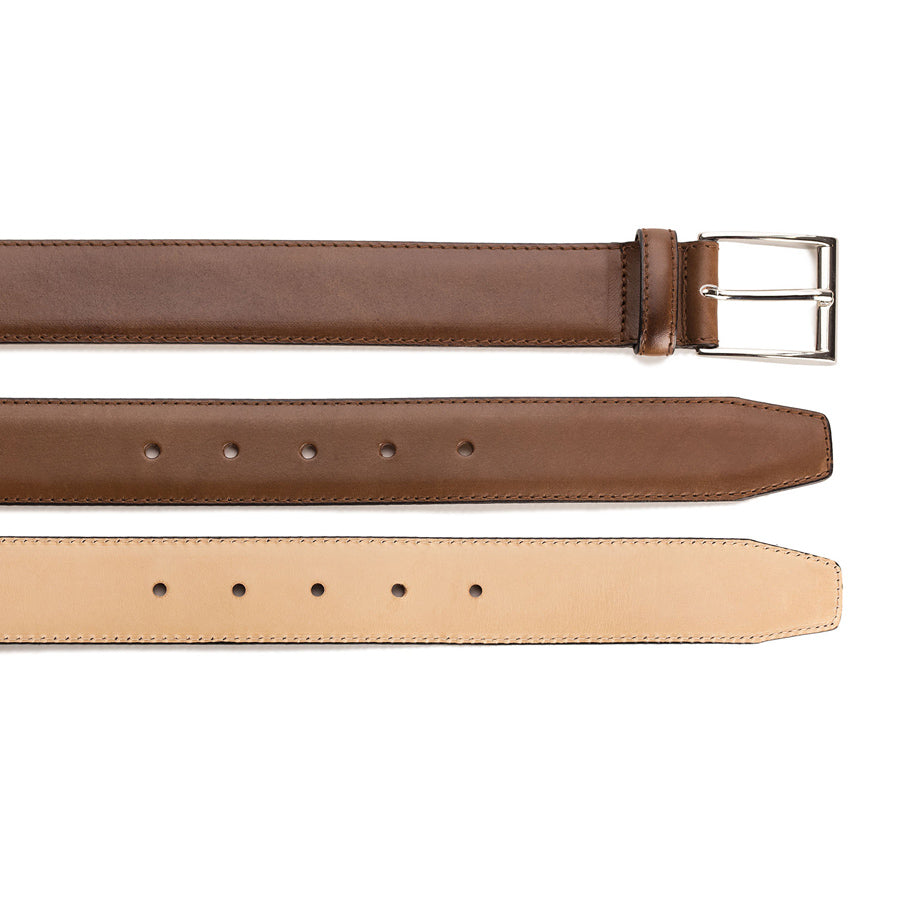 Meermin Expresso antique calf belt, three-quarter view showing buckle, underside holes, and natural leather lining