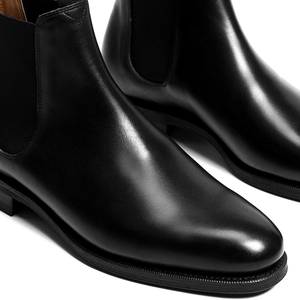 Meermin black boxcalf wholecut Chelsea boots, close-up on toe caps and elastic side gussets showing seamless leather