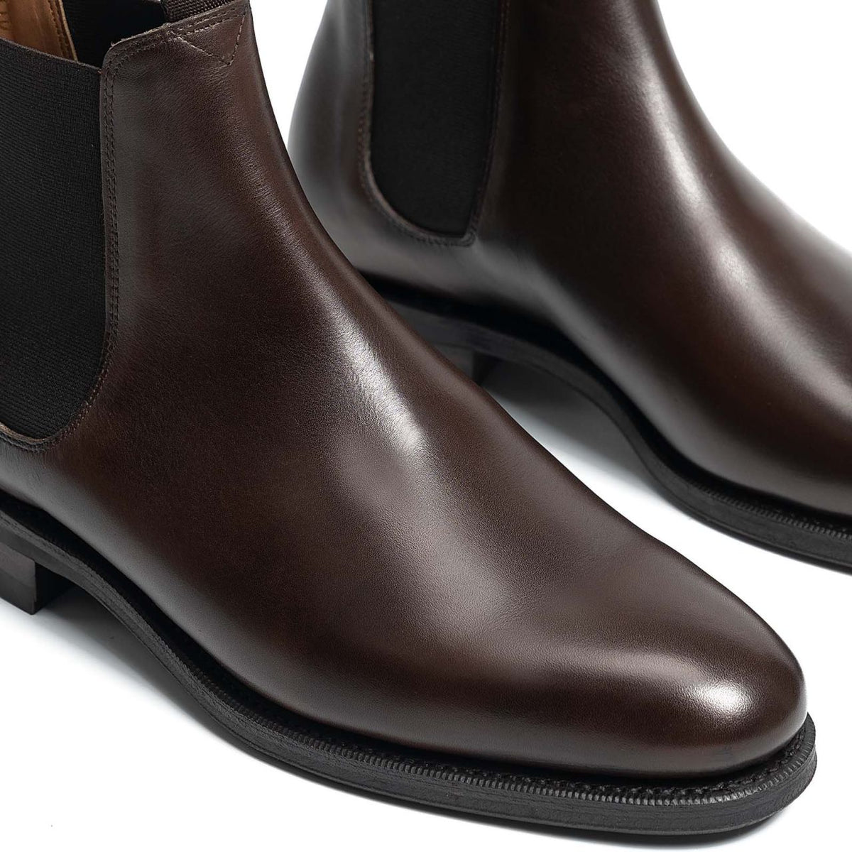 Meermin dark brown calf Chelsea boots, close-up of toe caps and elastic side panels, showing smooth wholecut leather