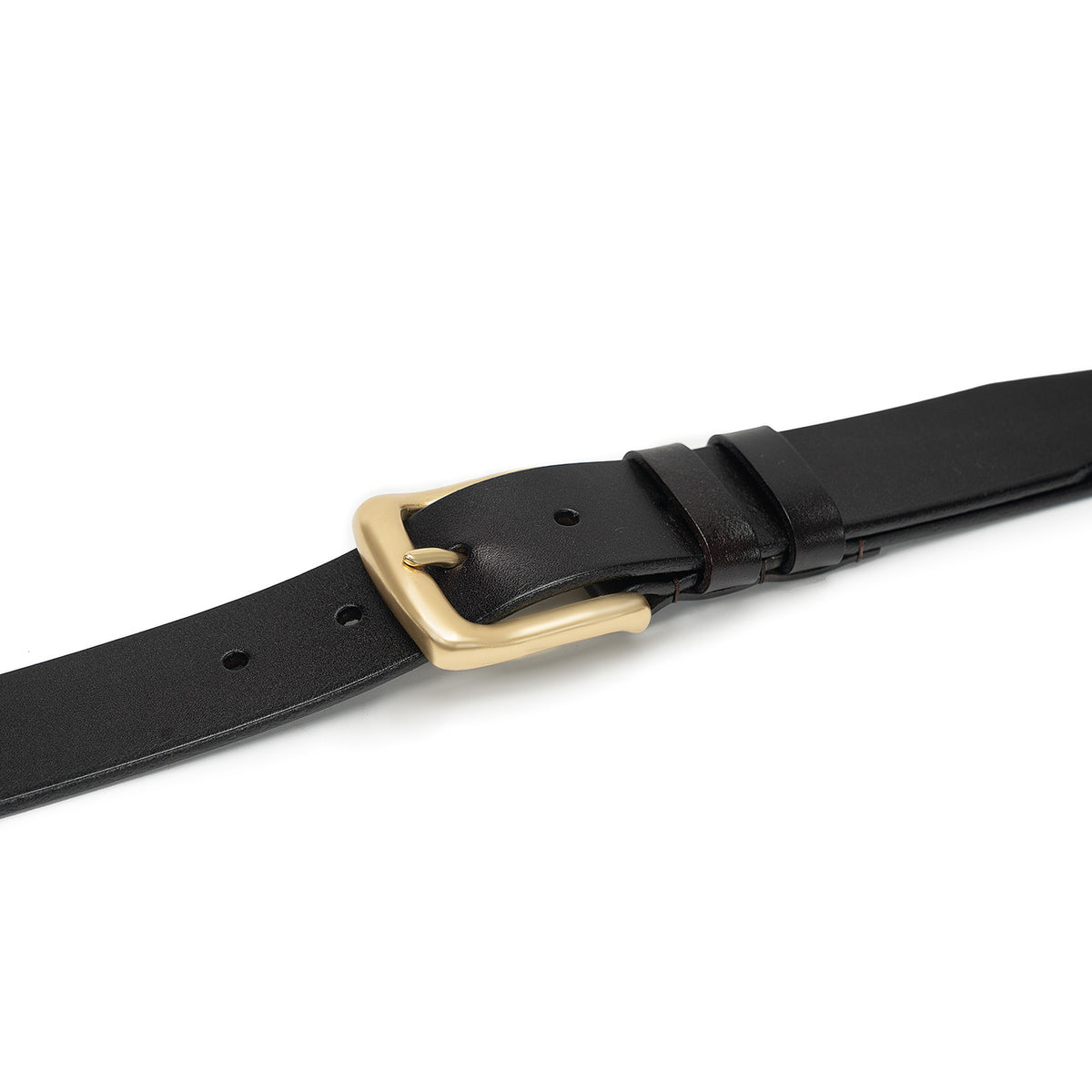 Meermin brown vegetable-tanned leather belt, close-up on solid brass buckle and keeper loops