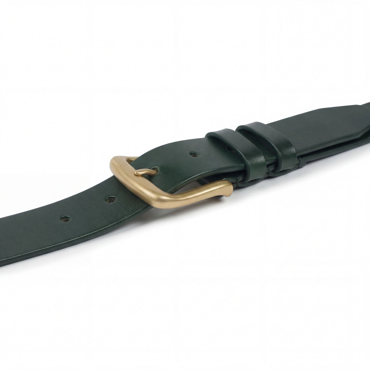 Meermin green bridle leather belt, close-up on solid brass buckle and keeper loops
