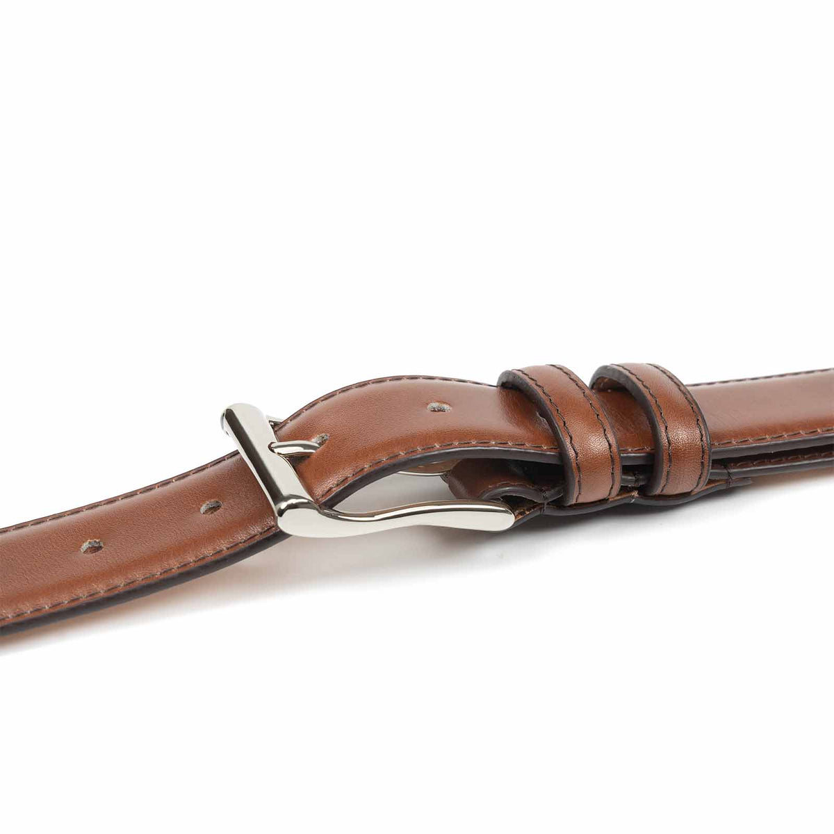 Meermin cognac calfskin belt, close-up on nickel-plated buckle and looped keeper detail