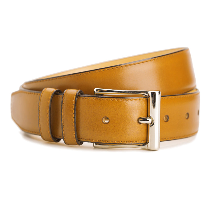 Meermin tan naturcalf leather belt, coiled to show buckle close-up with nickel-plated solid brass hardware and keeper loops