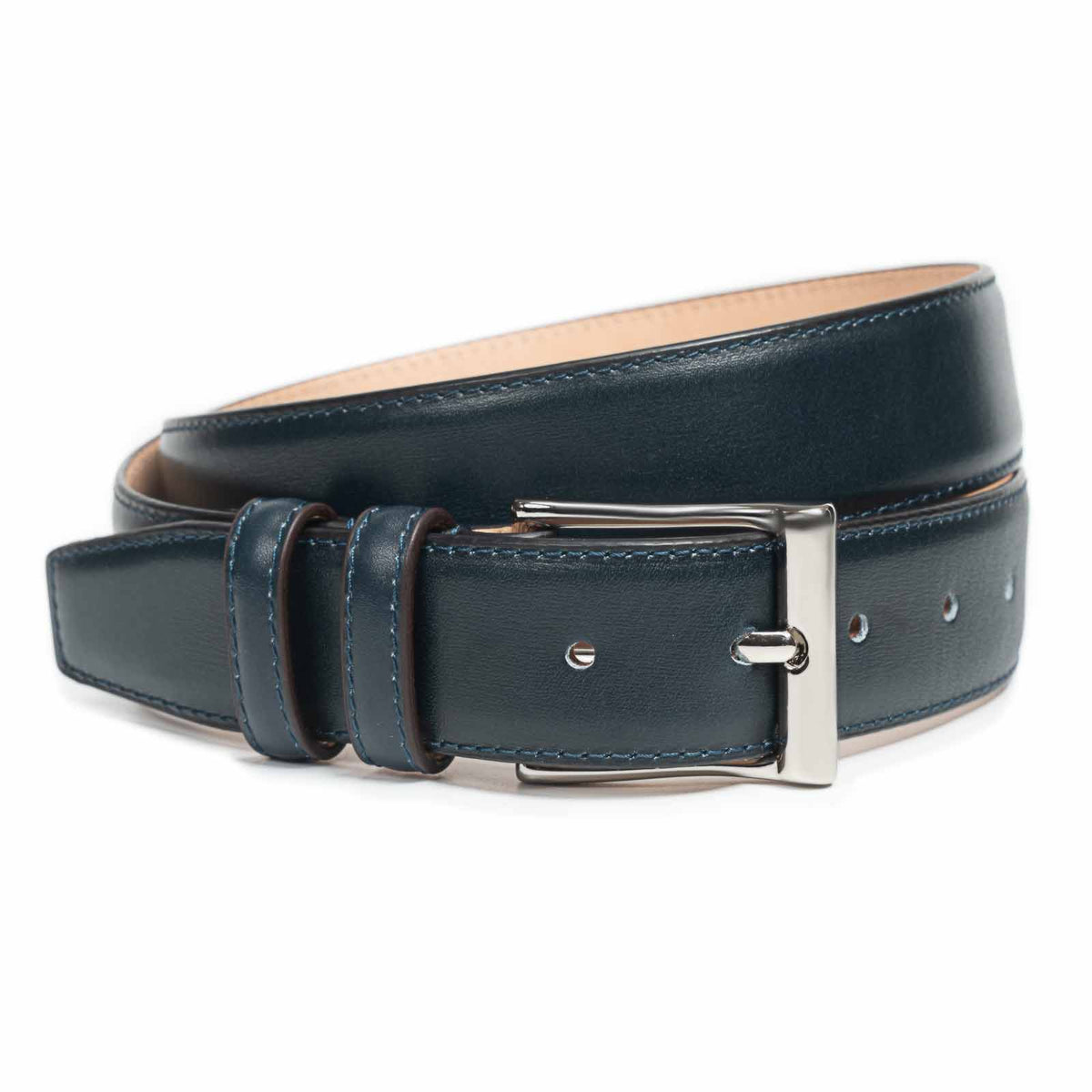 Meermin navy Naturcalf boxcalf belt, coiled three-quarter view showing nickel-plated buckle and double keeper loops