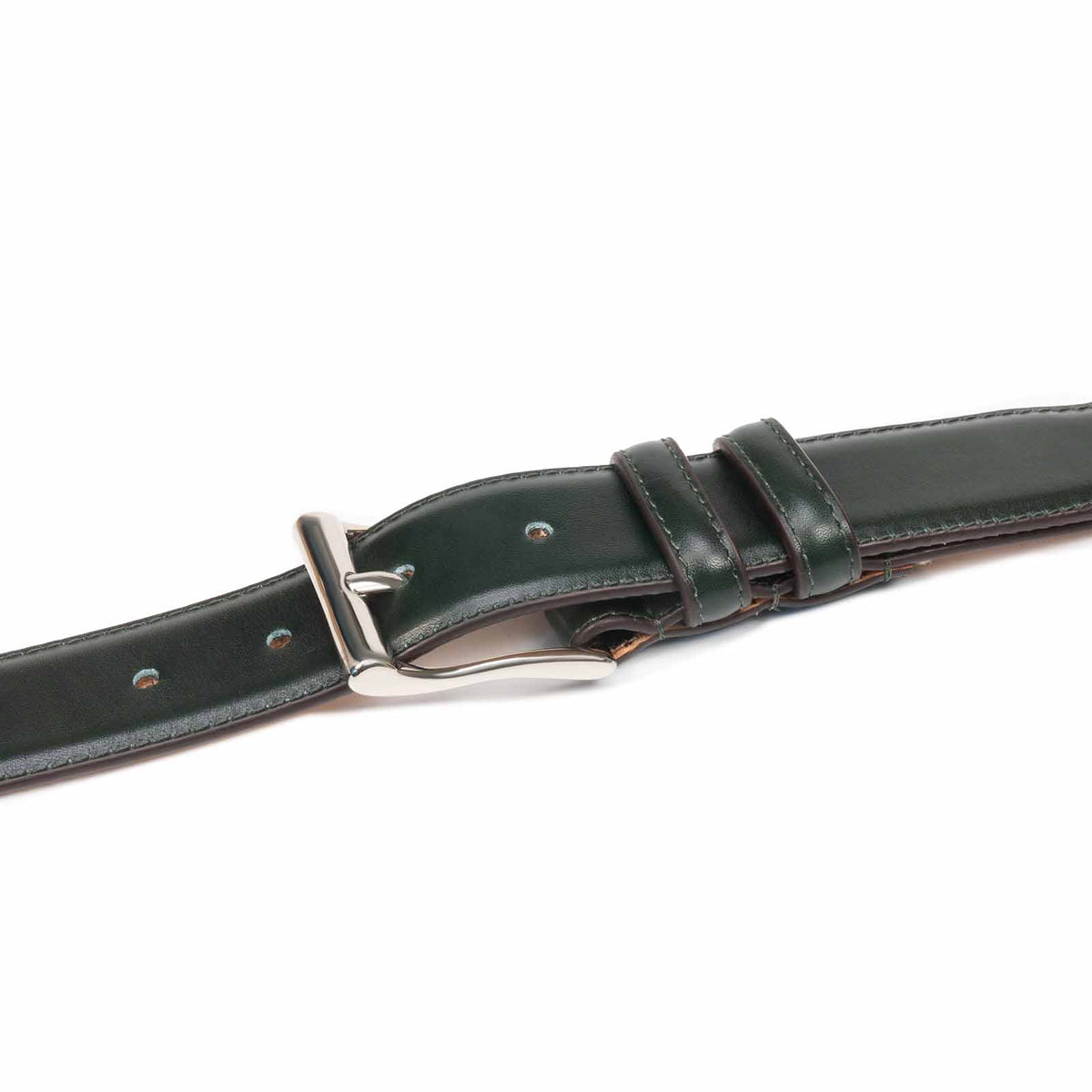 Meermin green leather belt, close-up on nickel-plated buckle and keeper loops, showing stitched edges and adjustment holes