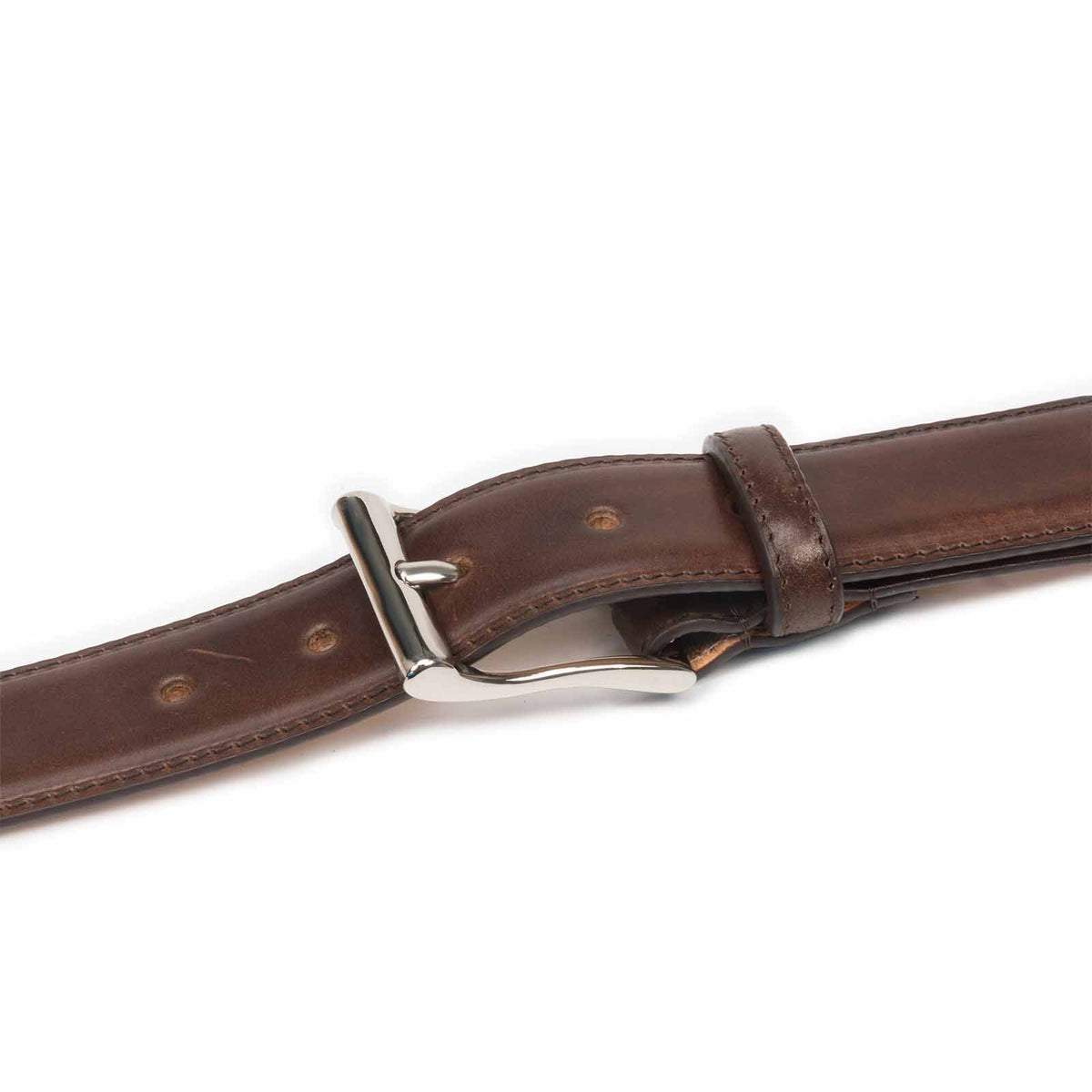 Meermin brown shell cordovan belt, close-up of nickel-plated solid brass buckle and looped keeper