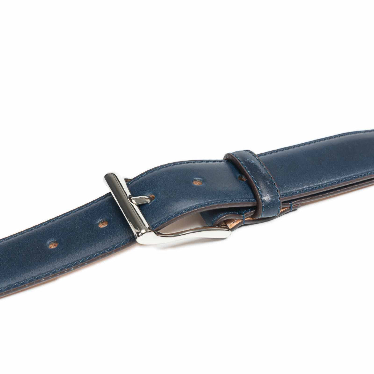 Meermin navy shell cordovan belt, close-up on nickel-plated solid brass buckle and looped keeper