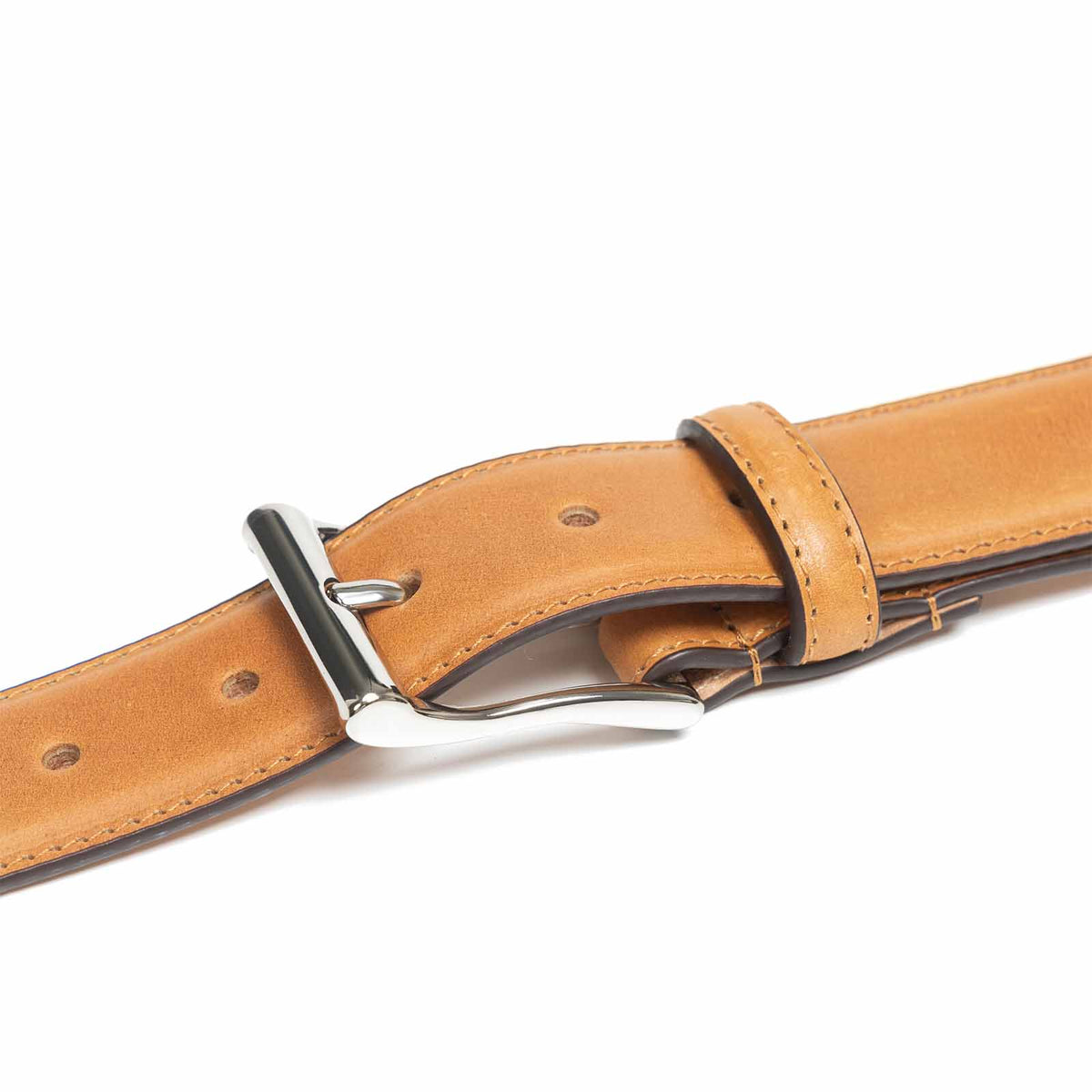 Meermin whiskey shell cordovan belt, close-up on nickel-plated buckle and keeper loop with visible stitching detail