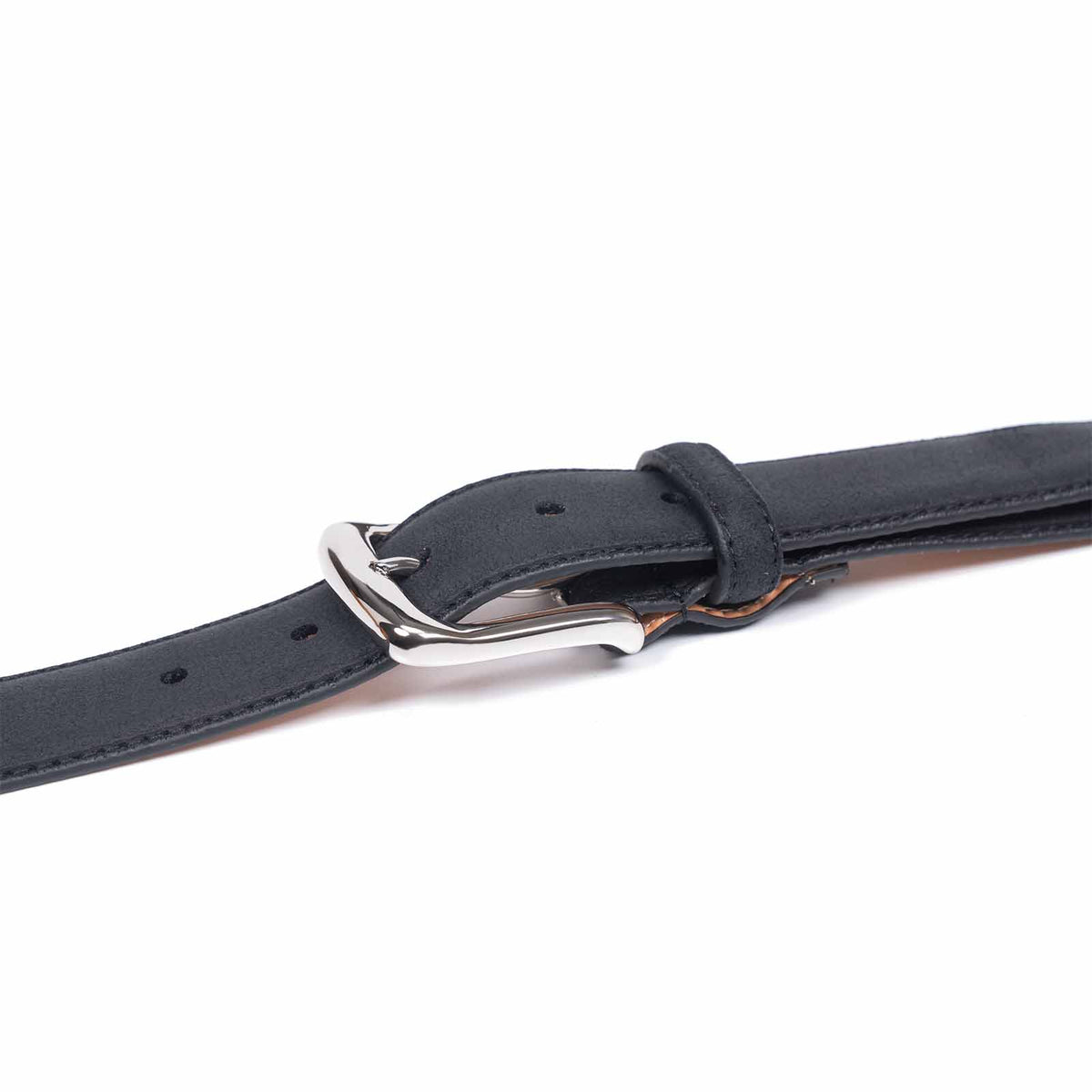 Meermin black waxy commander belt, close-up on nickel-plated solid brass buckle and looped strap