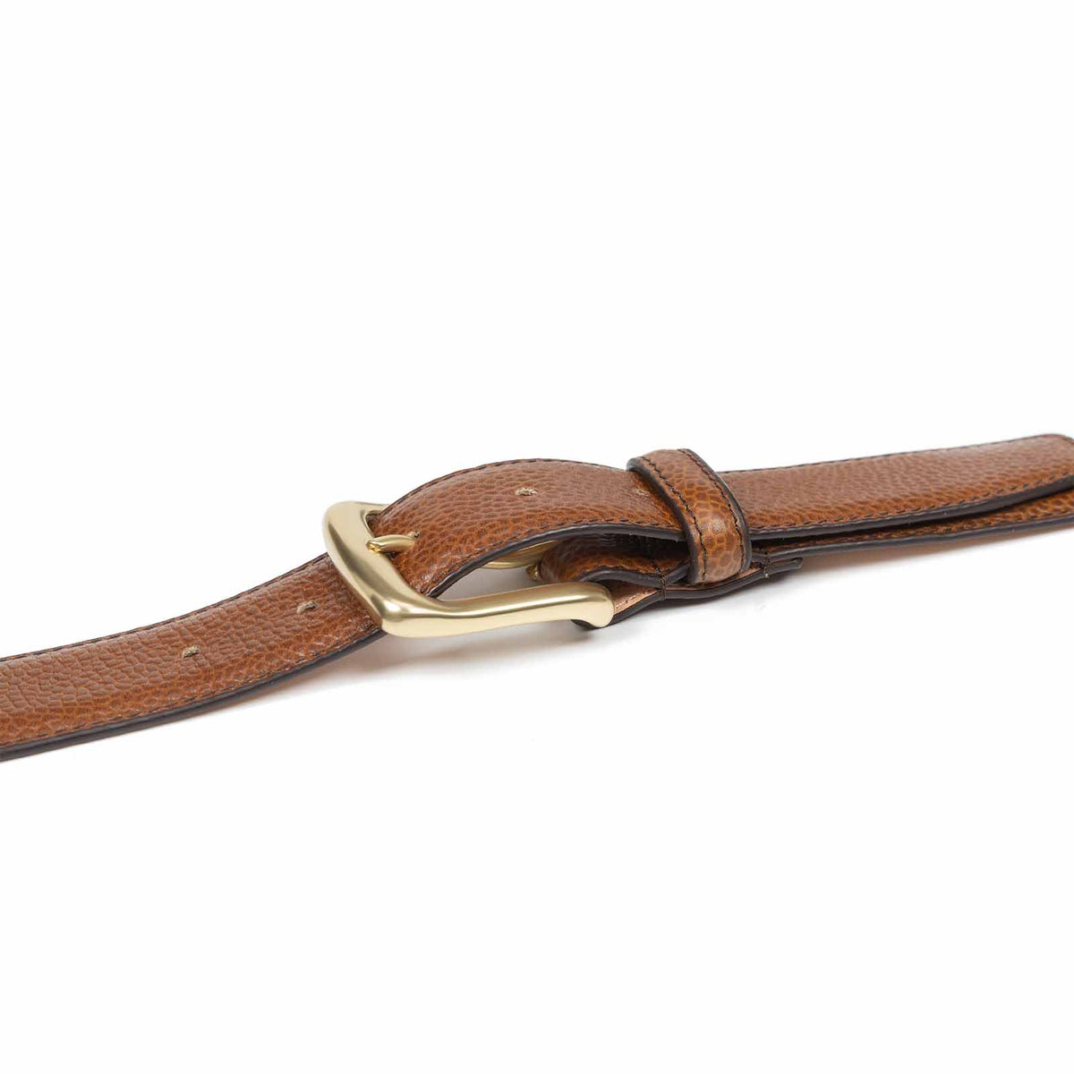 Meermin cognac pebble grain leather belt, close-up on solid brass buckle and keeper loop