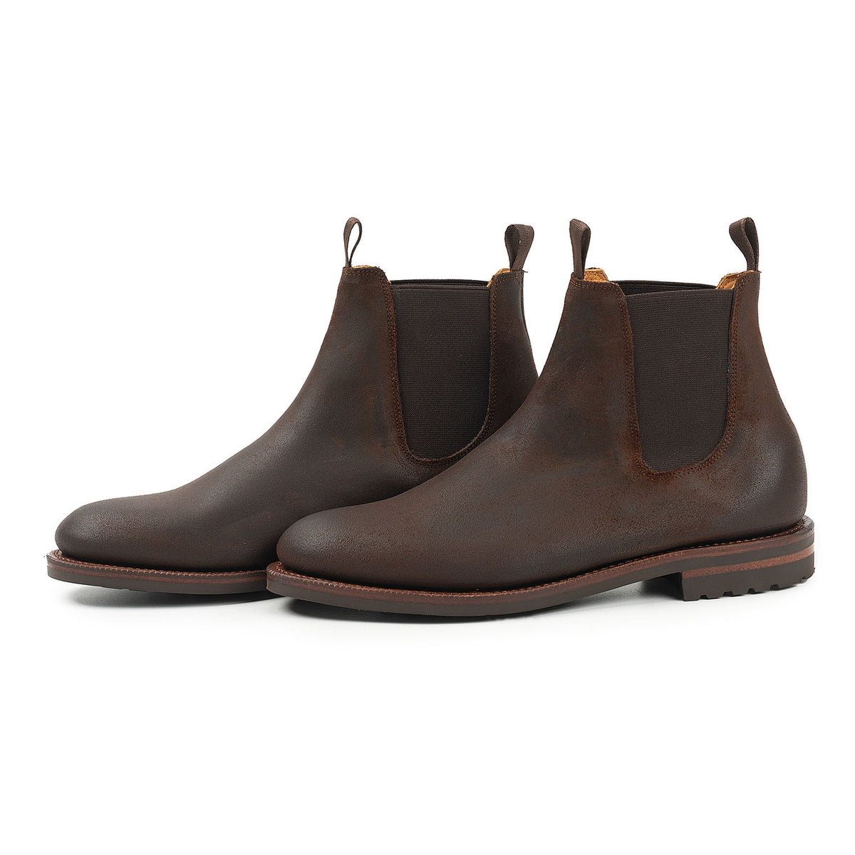 Meermin rust waxy commander Chelsea boots, three-quarter side view showing both pairs, lug outsole and elastic gussets visible