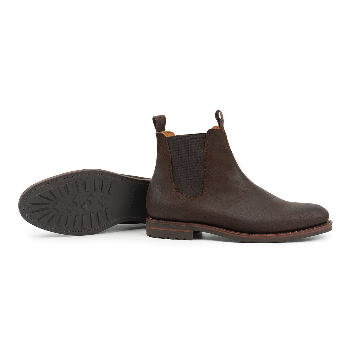 Meermin rust waxy commander wholecut Chelsea boot, side profile paired with matching sole showing lug tread pattern