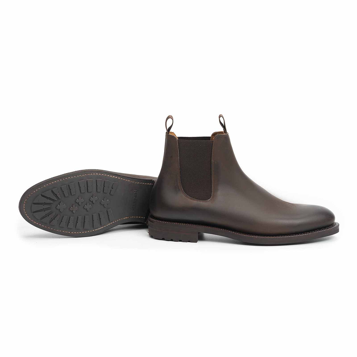 Meermin brown waxy calf Chelsea boot, side profile paired with its sole showing the double city lug outsole