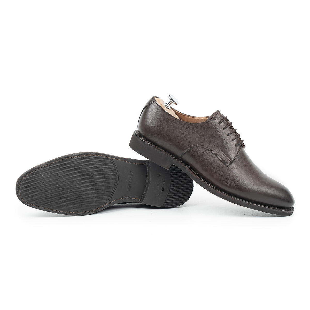 Meermin brown silkcalf plain-toe blucher, side profile with shoe tree, paired with second shoe showing diamond latex rubber sole