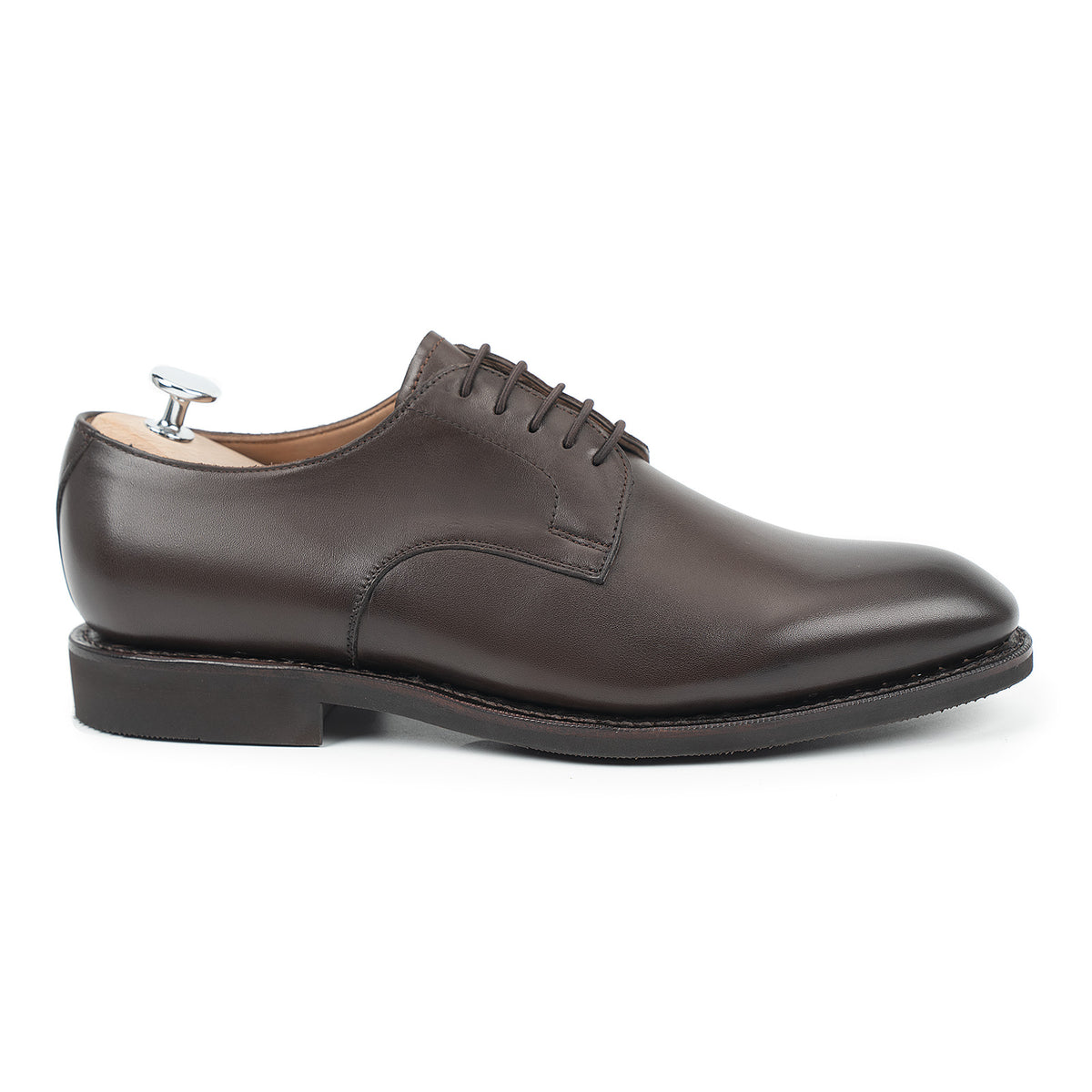 Meermin brown silkcalf plain-toe blucher, side profile with shoe tree inserted, showing diamond latex rubber sole and Goodyear welt