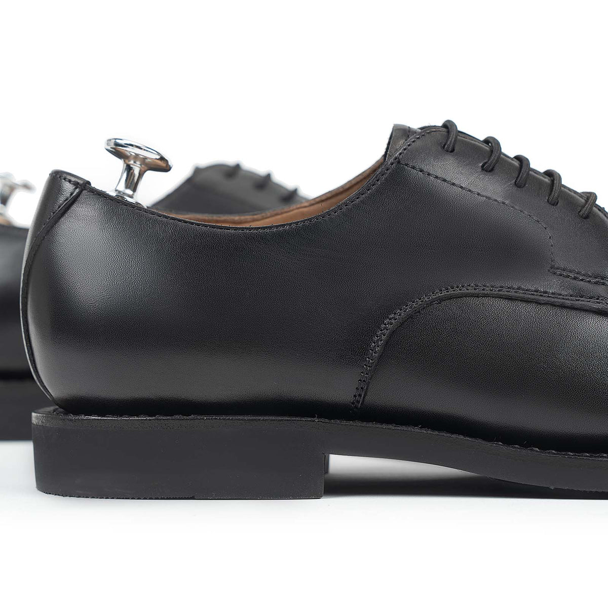 Meermin black silkcalf blucher, close-up heel and side profile showing diamond latex rubber sole and flex Goodyear welt