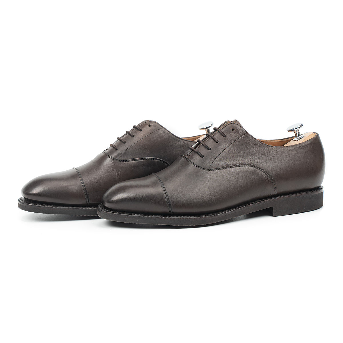 Meermin brown silkcalf cap-toe Oxfords, angled pair view with shoe trees inserted, showing diamond rubber soles