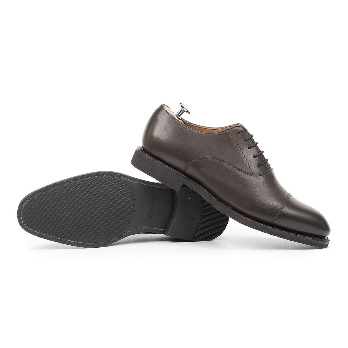 Meermin brown silkcalf cap-toe Oxford pair, one shoe on shoe tree, other on its side showing diamond latex rubber sole