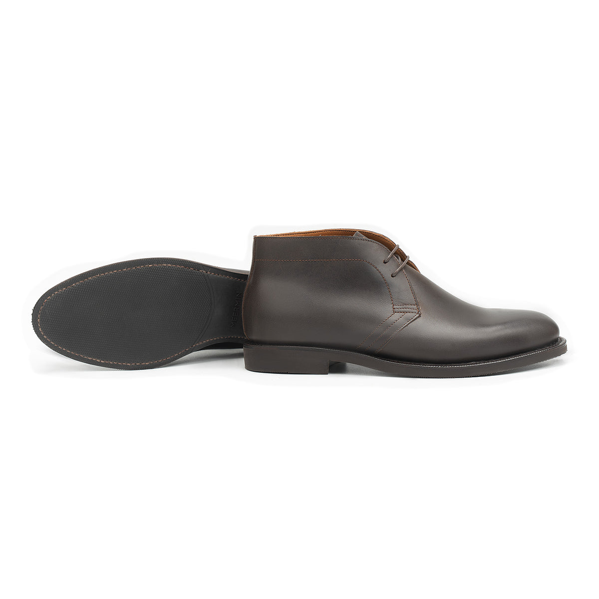 Meermin brown waxy calf chukka boot, side profile with matching sole shown flipped to display diamond latex rubber outsole