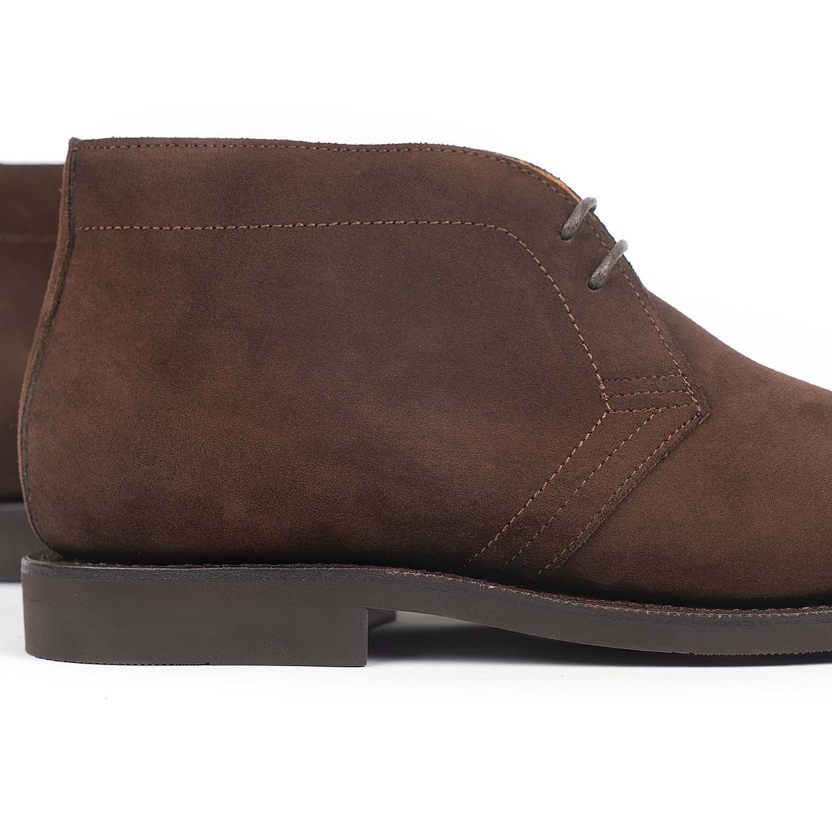Meermin brown Superbuck suede chukka boot, close-up heel and side seam detail showing diamond latex rubber sole