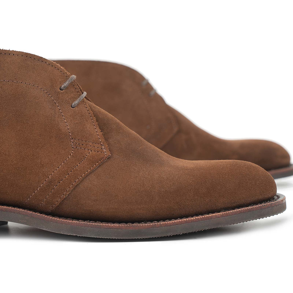 Meermin snuff suede chukka boots, close-up side profile showing toe shape, lacing, and diamond latex rubber sole detail