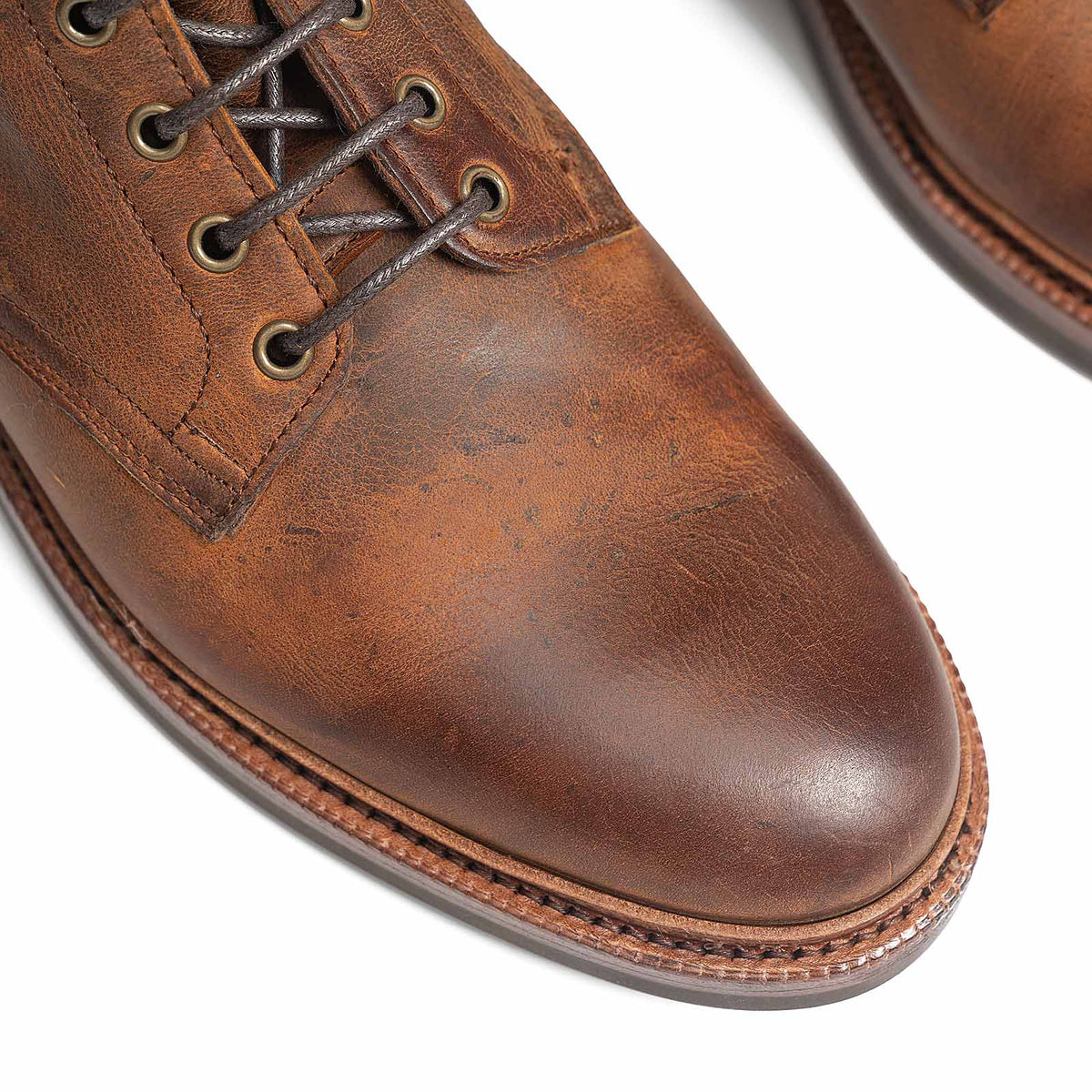 Meermin Autumn Spice waxy kudu boots, close-up on the plain toe cap and eyelets, showing waxy leather grain and stitched welt